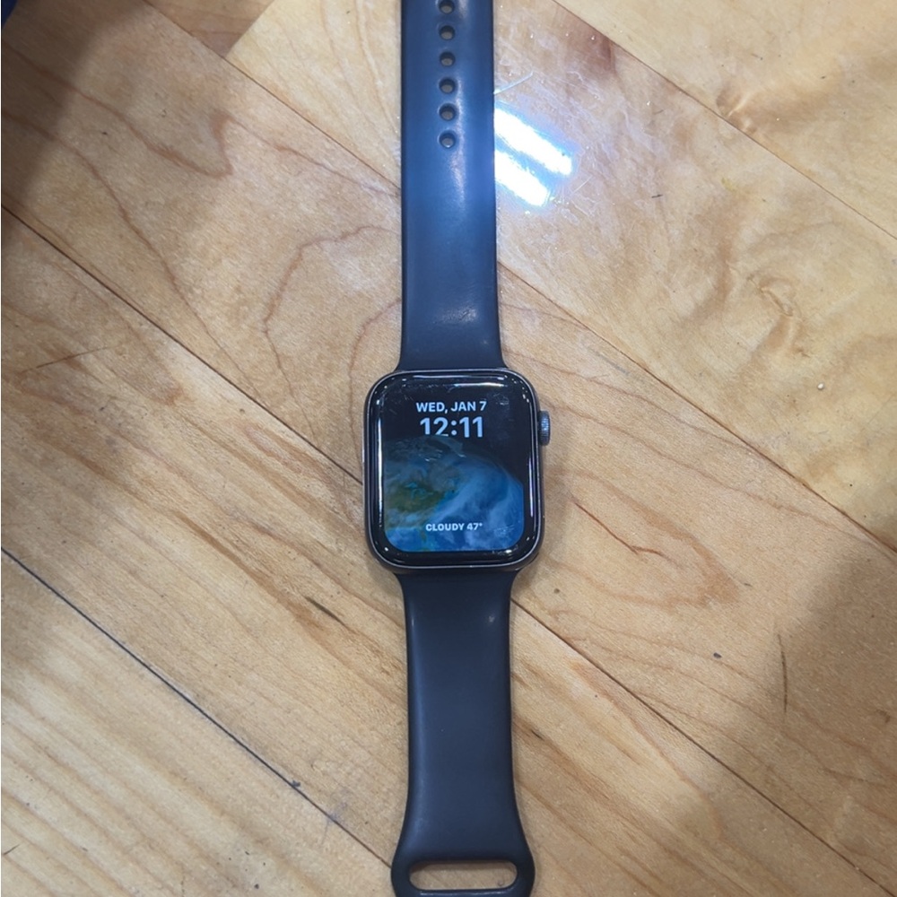 Apple Watch Series 7 44mm brand new